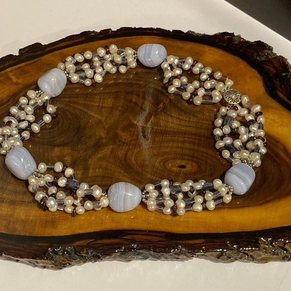 Agate and seed pearl choker. - Picture 3 of 10